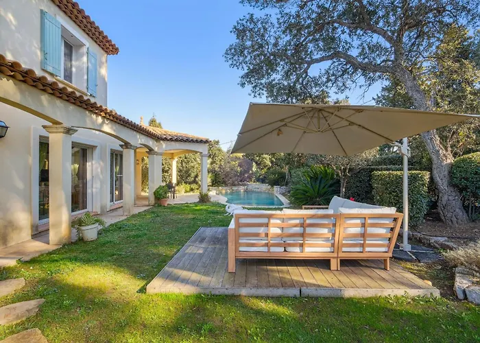 Villa Avec Pisicne Proche Mer Frejus 8 Pers